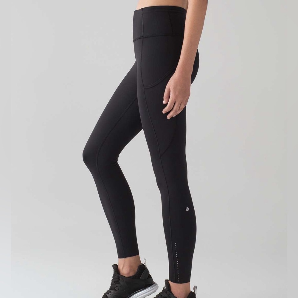 Lululemon women’s Wunder Under High-Rise Tight 25” black leggings - size 8